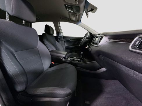 Used 2017 Kia Sorento FWD image 28