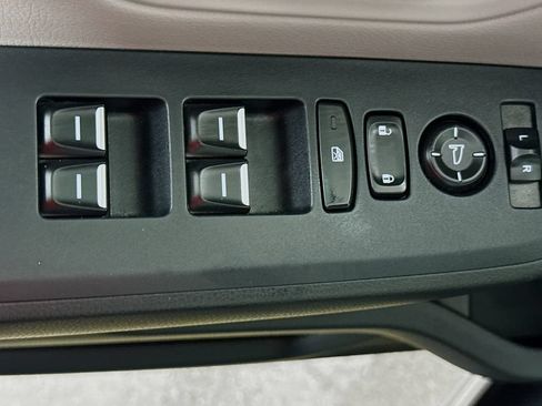 Used 2025 Honda Pilot Touring image 18