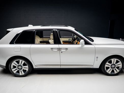 Used 2019 Rolls-Royce Cullinan image 32