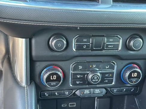 Used 2021 Chevrolet Tahoe Premier w/ Premium Package image 27