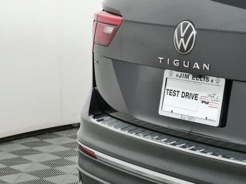 Used 2024 Volkswagen Tiguan SE FWD image 37