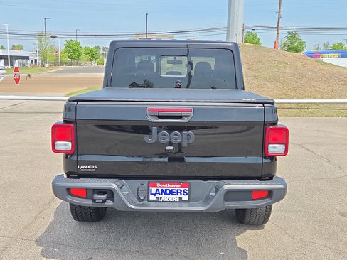 Used 2024 Jeep Gladiator Sport image 4