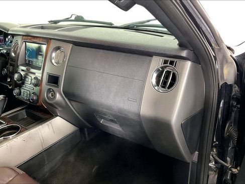 Used 2016 Ford Expedition Platinum RWD image 19