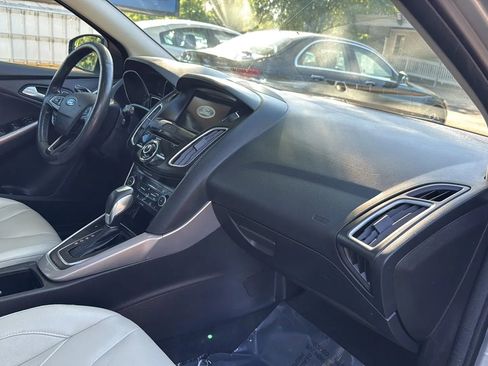 Used 2018 Ford Focus Titanium FWD image 20