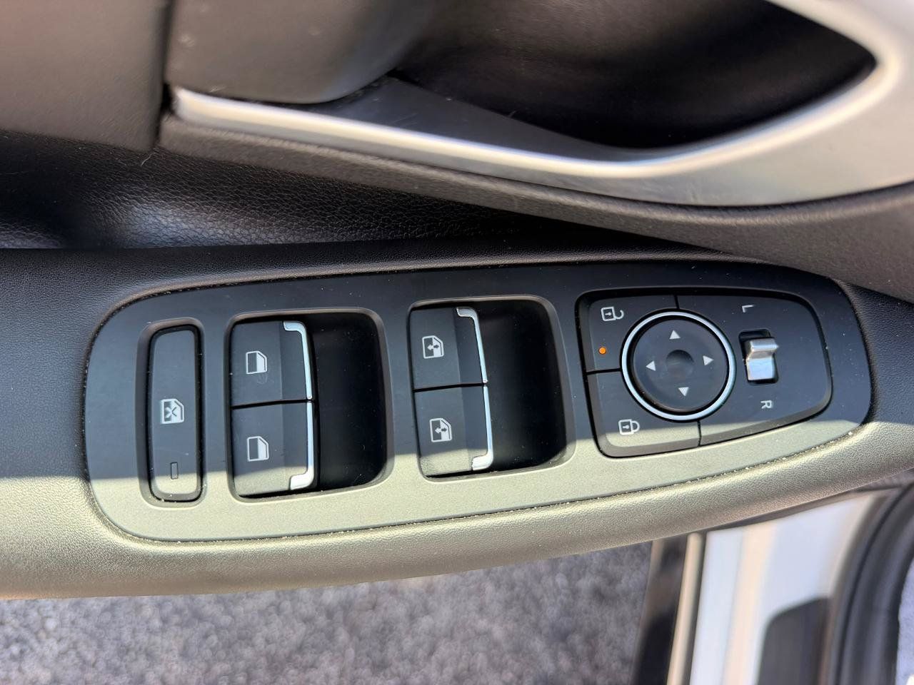Used 2024 Hyundai Sonata SEL FWD image 28
