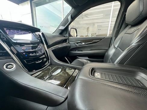 Used 2020 Cadillac Escalade Platinum image 57
