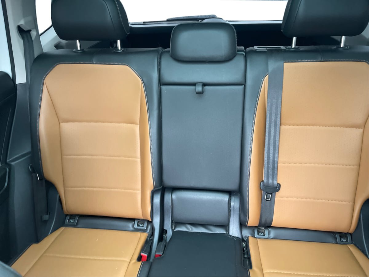 Used 2018 Volkswagen Tiguan SE w/ Panoramic Sunroof Package AWD/4WD image 14