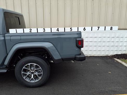 New 2026 Jeep Gladiator Sport image 33