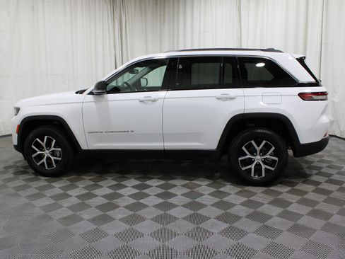 Used 2024 Jeep Grand Cherokee Limited image 30