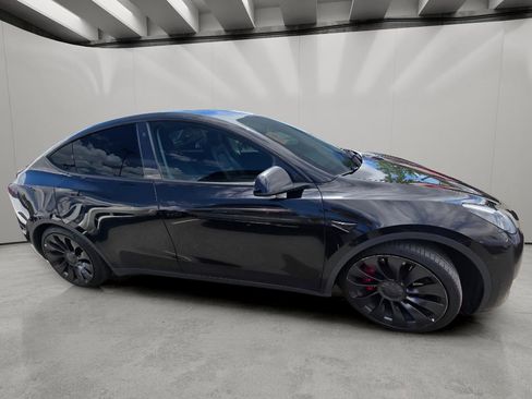 Used 2022 Tesla Model Y Performance AWD/4WD image 12