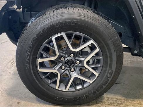 Used 2025 Jeep Wrangler Sahara image 9