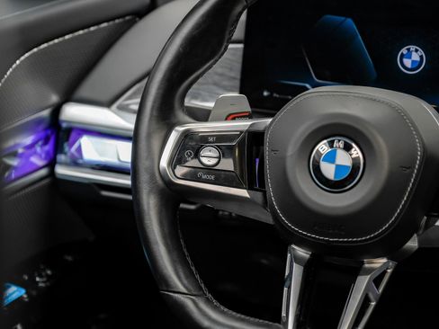 Used 2024 BMW 740i w/ Premium Package 2 image 24