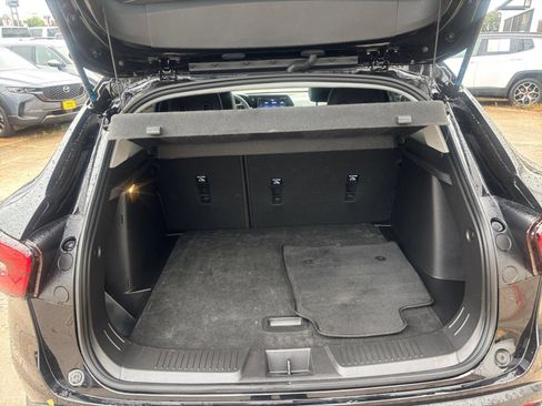 Used 2025 Chevrolet Trax LT FWD image 31