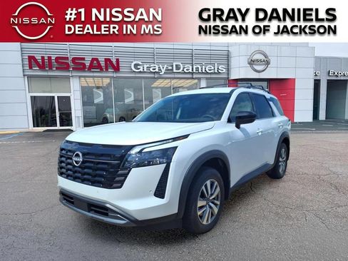 New 2026 Nissan Pathfinder SL FWD image 3