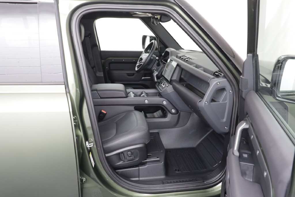 Certified 2026 Land Rover Defender 110 X-Dynamic SE AWD/4WD image 20