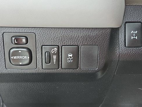 Used 2015 Toyota RAV4 XLE AWD/4WD image 24