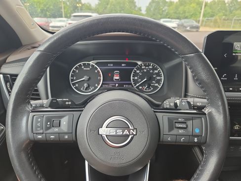 Used 2023 Nissan Rogue SL w/ SL Premium Package FWD image 10