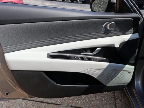 New 2025 Hyundai Elantra Limited image 21