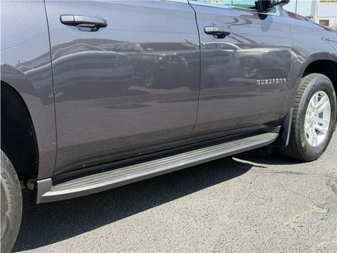 Used 2018 Chevrolet Suburban LT w/ Luxury Package RWD image 50