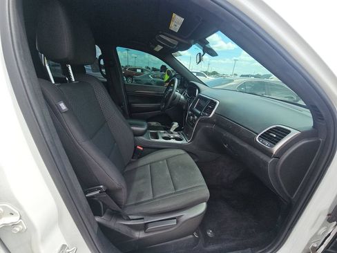 Used 2018 Jeep Grand Cherokee Laredo RWD image 7