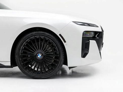 Used 2023 BMW 760i xDrive AWD/4WD image 7