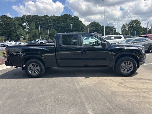 Used 2025 Nissan Frontier SV RWD image 8