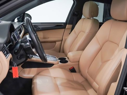 Used 2018 Porsche Macan Sport Edition image 5