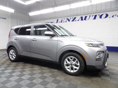 Used 2022 Kia Soul LX w/ Technology Package FWD image 3