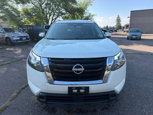 Used 2024 Nissan Pathfinder SV AWD/4WD image 2