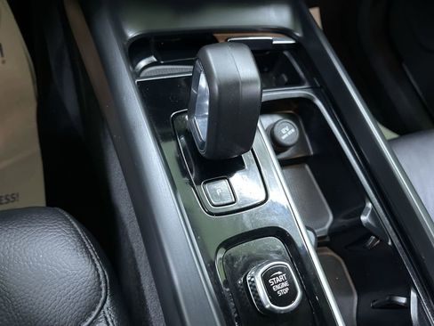 Used 2024 Volvo XC60 B5 Plus image 23