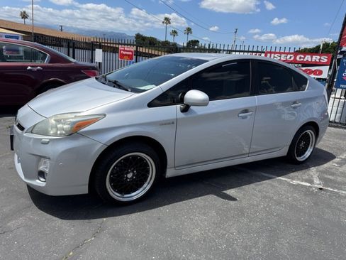 Used 2010 Toyota Prius Five FWD image 2