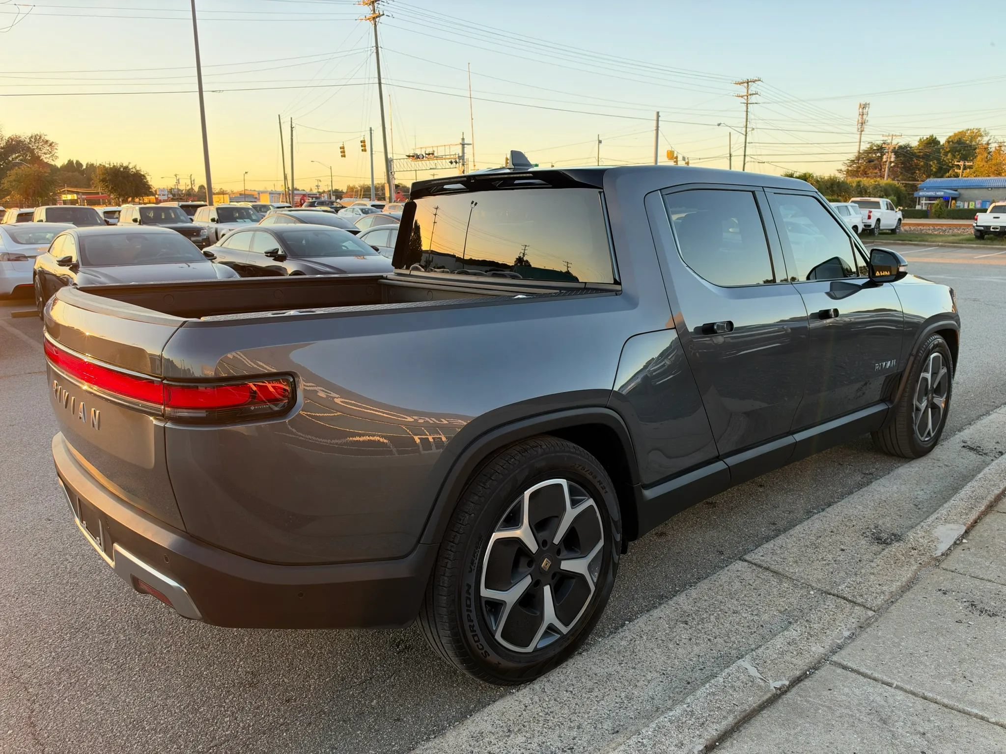 Used 2024 Rivian R1T Adventure Dual AWD/4WD image 27