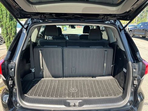 Used 2019 Toyota Highlander LE AWD/4WD image 10