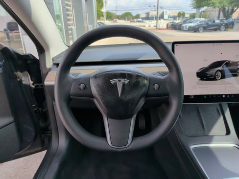 Used 2022 Tesla Model 3 Standard Range image 18