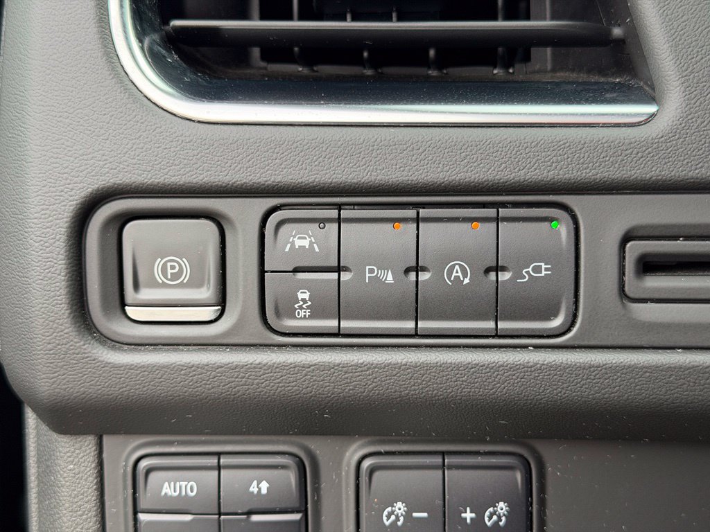 Used 2022 GMC Yukon SLE w/ Gmc Pro Safety Plus Package AWD/4WD image 12