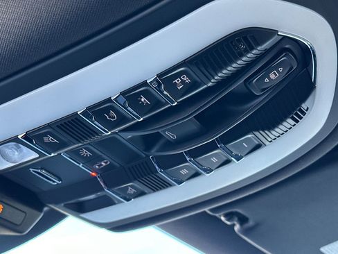 New 2026 Porsche Macan image 21