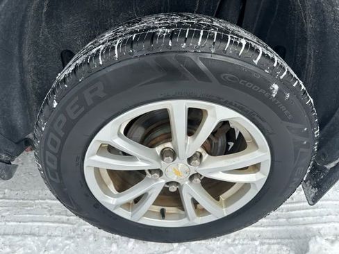 Certified 2017 Chevrolet Equinox LT w/ Convenience Package image 9