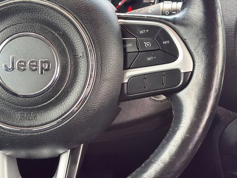 Used 2018 Jeep Renegade Latitude w/ Cold Weather Group AWD/4WD image 15