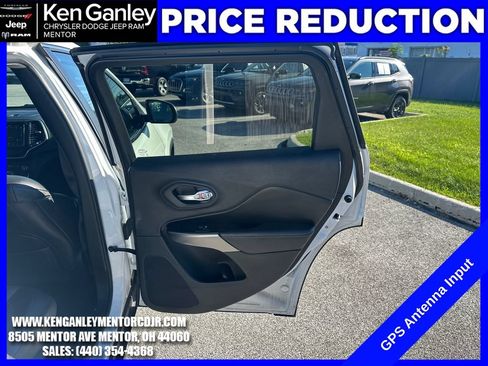 Used 2019 Jeep Cherokee Limited w/ Luxury Group AWD/4WD image 23