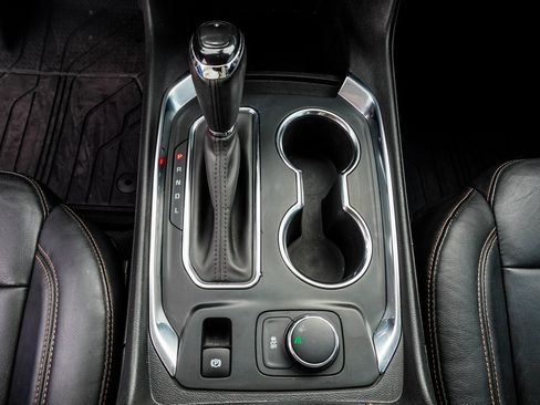 Used 2019 Chevrolet Traverse RS image 18