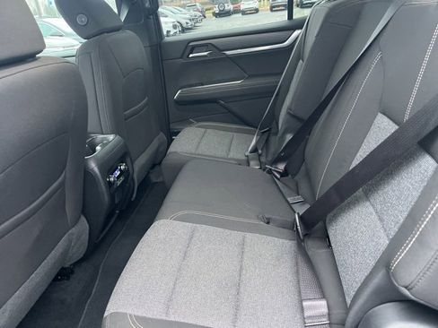 Used 2025 GMC Acadia Elevation image 9