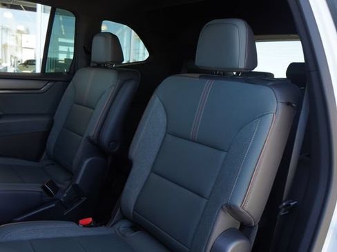 Used 2025 GMC Acadia AT4 AWD/4WD image 26