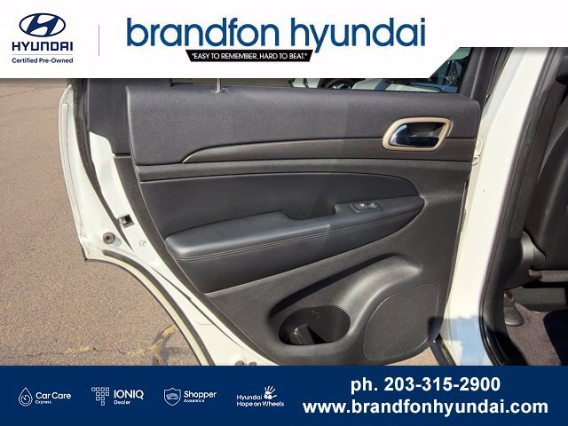 Used 2017 Jeep Grand Cherokee Laredo w/ Quick Order Package 23E AWD/4WD image 10