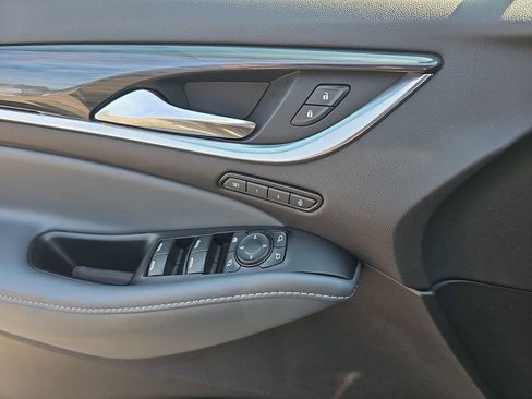 Used 2024 Buick Enclave Premium image 33