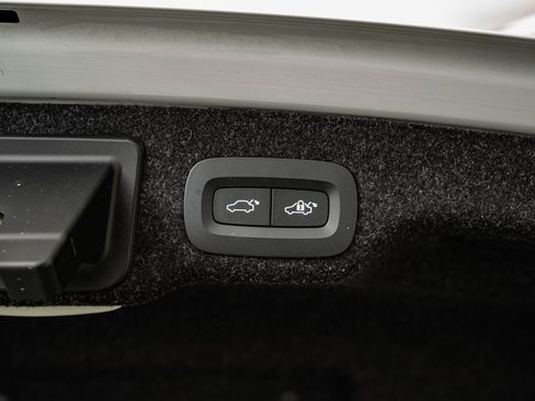 Used 2023 Volvo S90 B6 Ultimate w/ Lounge Package image 36