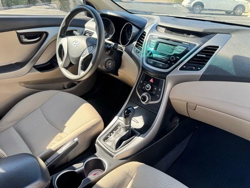 Used 2016 Hyundai Elantra SE image 24