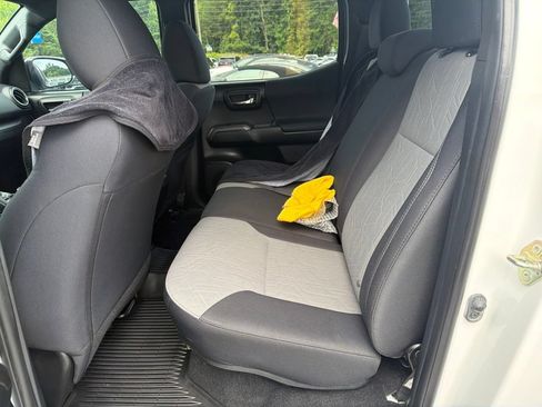 Used 2020 Toyota Tacoma TRD Sport AWD/4WD image 13