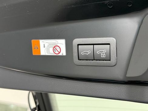 New 2025 Toyota Prius Plug-In Hybrid FWD image 40