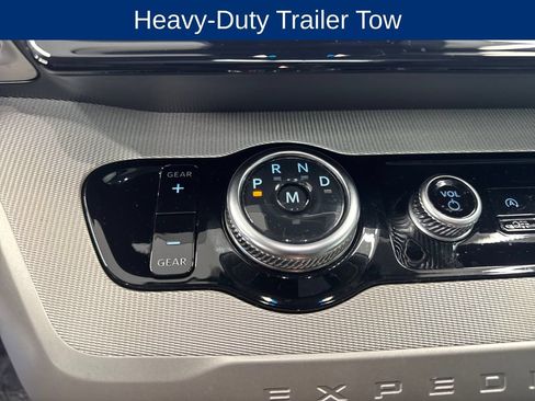 Used 2025 Ford Expedition Active AWD/4WD image 28