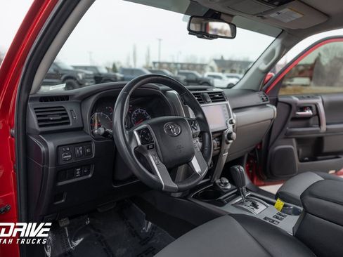 Used 2022 Toyota 4Runner SR5 Premium image 28
